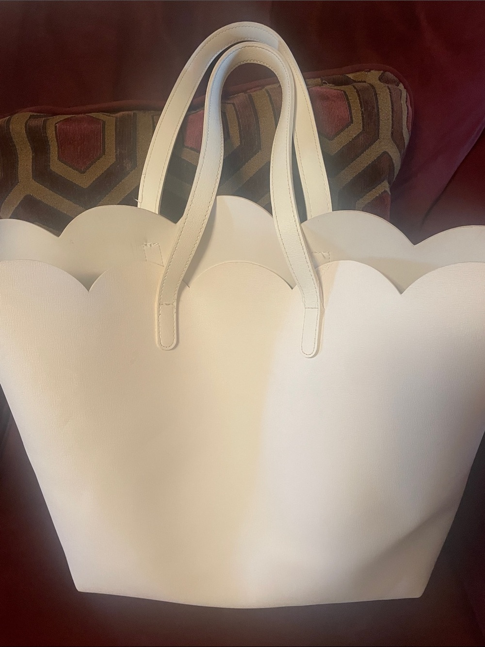 Scallop-Top White Tote Bag - Elegant Everyday Carry